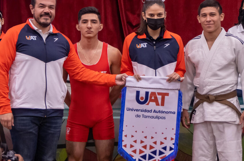  Abandera Rector a deportistas de la UAT rumbo a la Universiada 2022