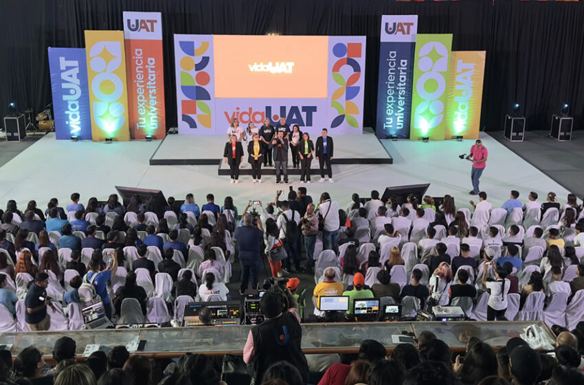  Rector ofrece el programa Vida UAT a nuevos estudiantes del Campus Victoria